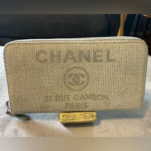 CHANEL Canvas Deauville Medium Zip Around Wallet Light Grey